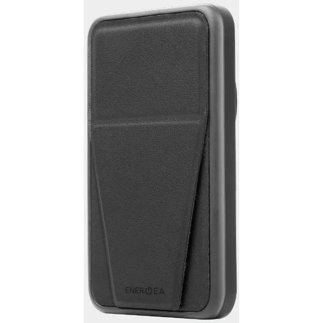 ENERGEA MAGPAC GRIP، بنك طاقة متوافق مع MAGSAFE بسعة 5000 مللي أمبير مع حامل/قبضة مدمج - GUN/BLK